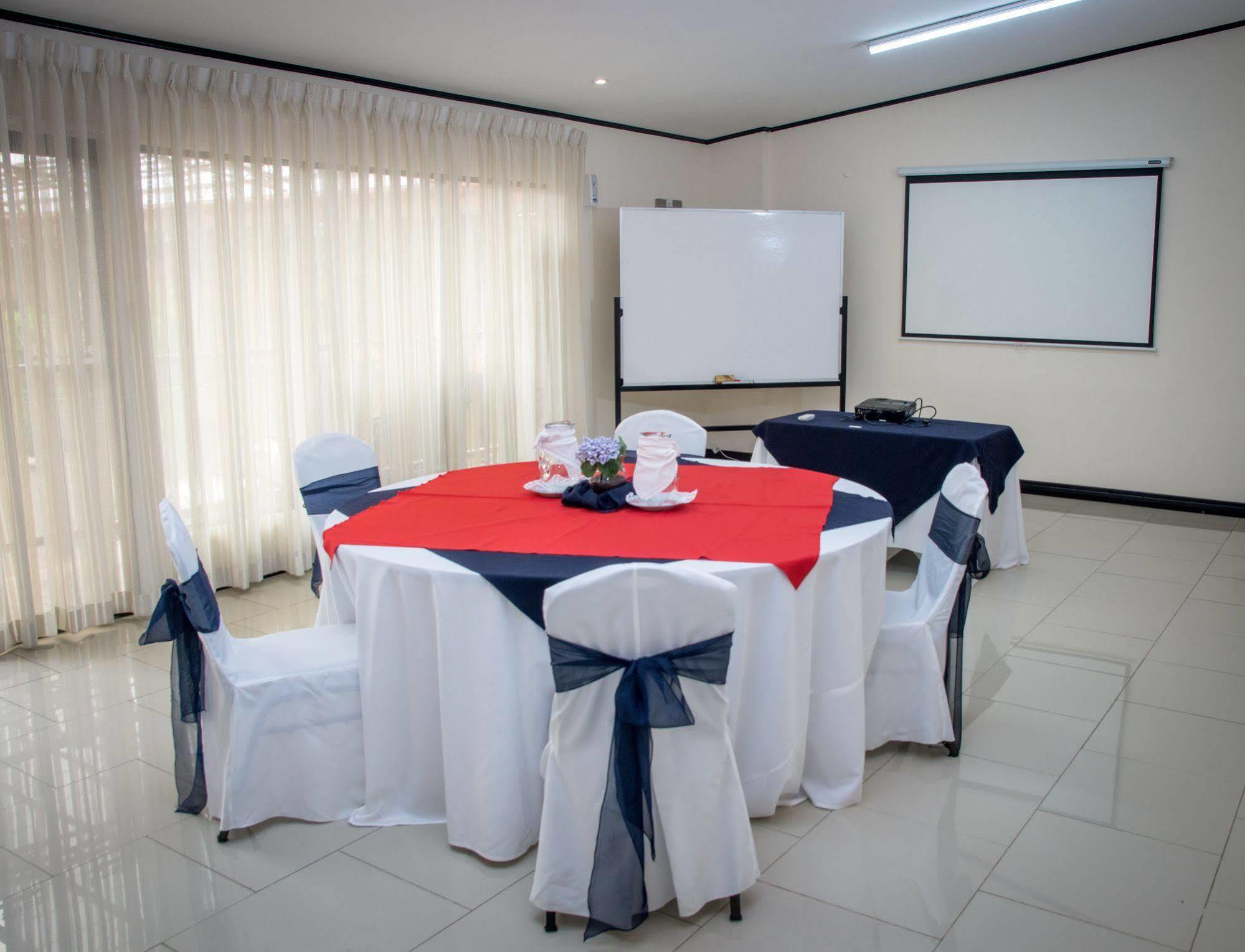 Hotel Y Restaurante El Guarco Cartago Bagian luar foto